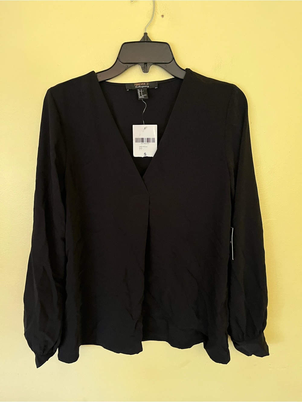 Forever 21 Black V-Neck Long Sleeve Blouse with Subtle Draping Small NWT